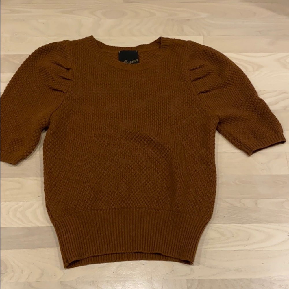 Short sleeve knit sweater